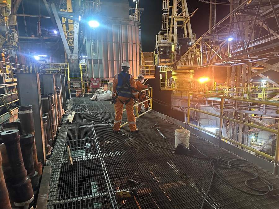 Night shift on the drilling deck, working at height